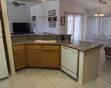 546 E Elsie Lane - Photo Thumbnail 5