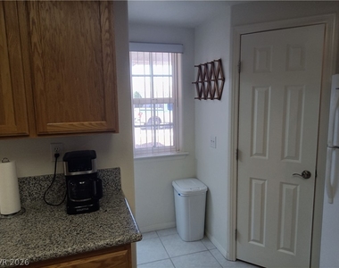 546 E Elsie Lane - Photo Thumbnail 6