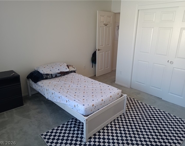 546 E Elsie Lane - Photo Thumbnail 15