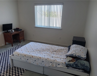 546 E Elsie Lane - Photo Thumbnail 16