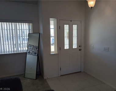 546 E Elsie Lane - Photo Thumbnail 14