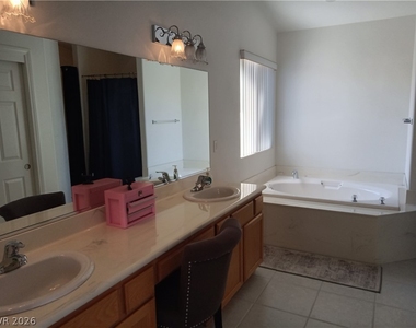 546 E Elsie Lane - Photo Thumbnail 11