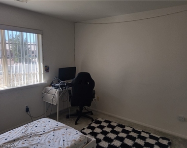 546 E Elsie Lane - Photo Thumbnail 18