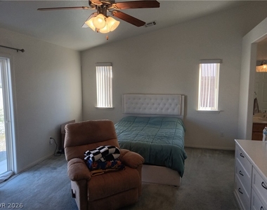 546 E Elsie Lane - Photo Thumbnail 8