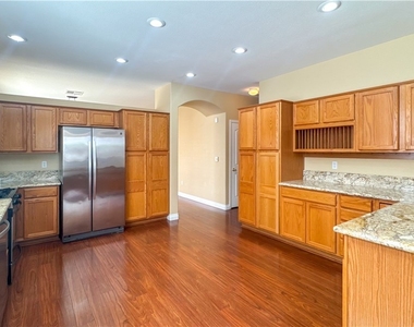 10724 Windrose Point Avenue - Photo Thumbnail 12