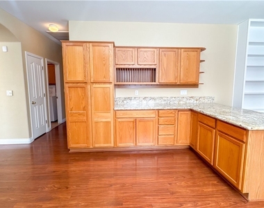 10724 Windrose Point Avenue - Photo Thumbnail 7