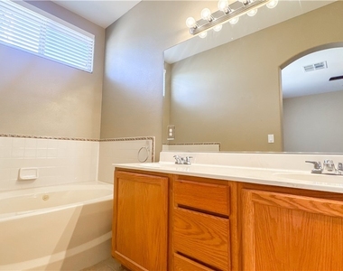 10724 Windrose Point Avenue - Photo Thumbnail 26