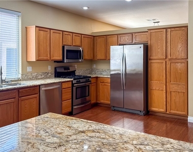 10724 Windrose Point Avenue - Photo Thumbnail 6