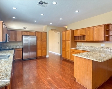 10724 Windrose Point Avenue - Photo Thumbnail 10