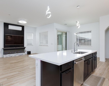 689 Monteverdi Peak Street - Photo Thumbnail 15