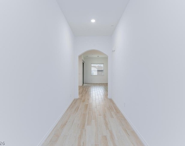 689 Monteverdi Peak Street - Photo Thumbnail 9