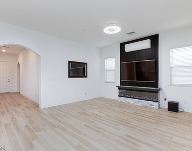 689 Monteverdi Peak Street - Photo Thumbnail 11