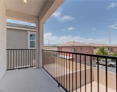 5174 Olga Manor Avenue - Photo Thumbnail 12