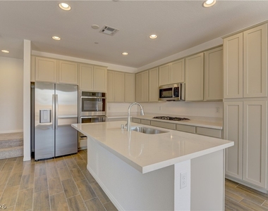 5174 Olga Manor Avenue - Photo Thumbnail 4