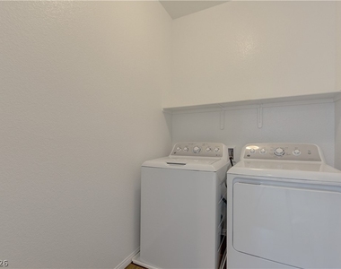 5174 Olga Manor Avenue - Photo Thumbnail 16