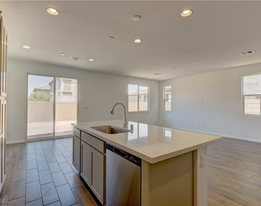 5174 Olga Manor Avenue - Photo Thumbnail 6