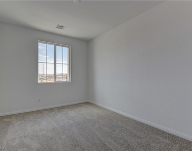 5174 Olga Manor Avenue - Photo Thumbnail 8