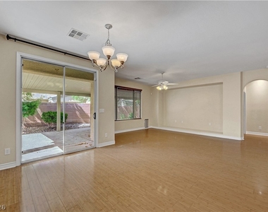 10240 Gladstone Peak Street - Photo Thumbnail 13