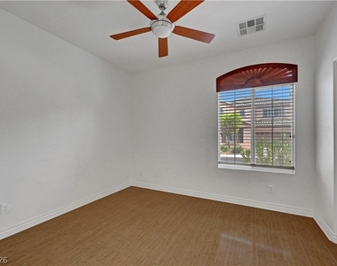 10240 Gladstone Peak Street - Photo Thumbnail 35