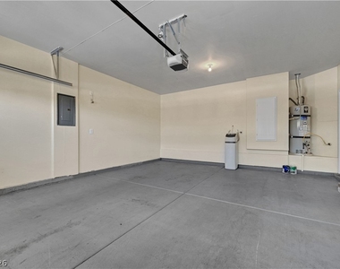 10240 Gladstone Peak Street - Photo Thumbnail 39