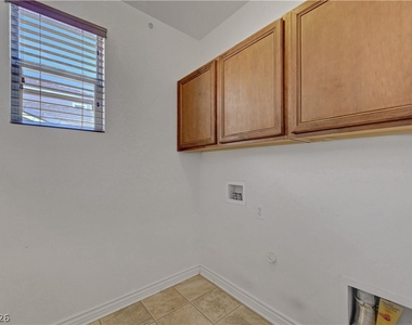 10240 Gladstone Peak Street - Photo Thumbnail 38