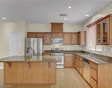 10240 Gladstone Peak Street - Photo Thumbnail 16