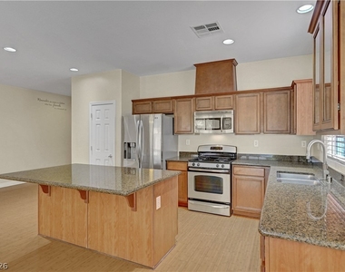 10240 Gladstone Peak Street - Photo Thumbnail 17