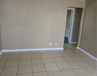 741 N 10th Street - Photo Thumbnail 2
