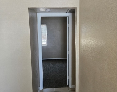 741 N 10th Street - Photo Thumbnail 12