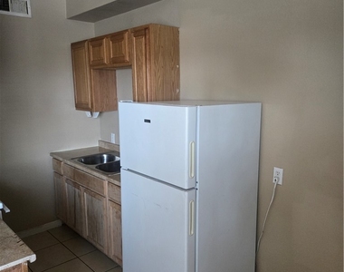 741 N 10th Street - Photo Thumbnail 4