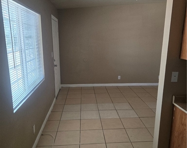 741 N 10th Street - Photo Thumbnail 5