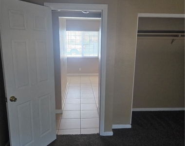 741 N 10th Street - Photo Thumbnail 8