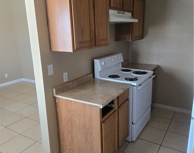 741 N 10th Street - Photo Thumbnail 3