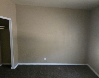 741 N 10th Street - Photo Thumbnail 6