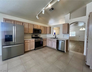 7100 Village Shore Court - Photo Thumbnail 5