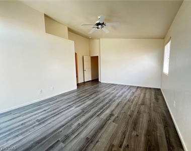 7100 Village Shore Court - Photo Thumbnail 13