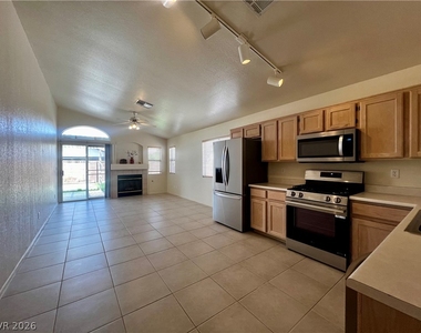7100 Village Shore Court - Photo Thumbnail 6