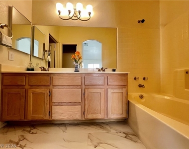 7100 Village Shore Court - Photo Thumbnail 15