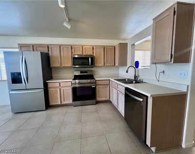 7100 Village Shore Court - Photo Thumbnail 10