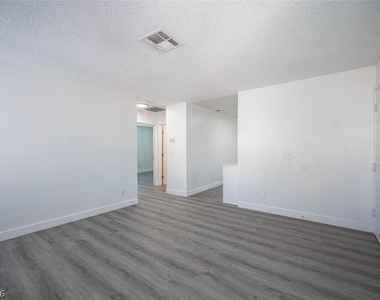 921 Snug Harbor Street - Photo Thumbnail 9