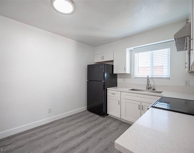921 Snug Harbor Street - Photo Thumbnail 16