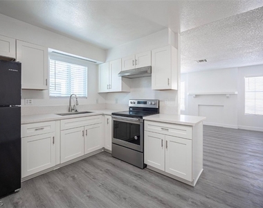921 Snug Harbor Street - Photo Thumbnail 18