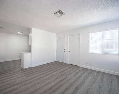 921 Snug Harbor Street - Photo Thumbnail 5