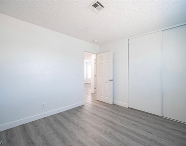 921 Snug Harbor Street - Photo Thumbnail 12