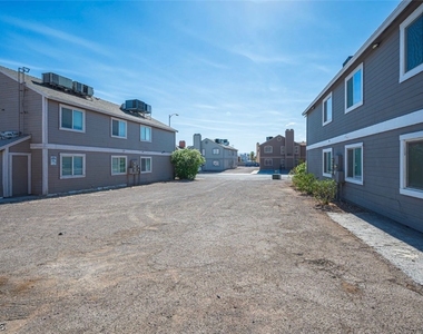 921 Snug Harbor Street - Photo Thumbnail 4