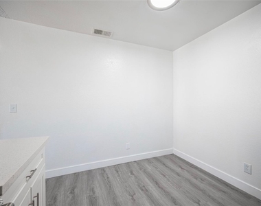 921 Snug Harbor Street - Photo Thumbnail 20