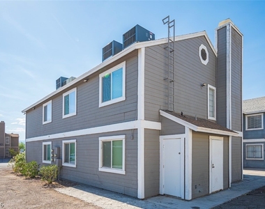 921 Snug Harbor Street - Photo Thumbnail 3