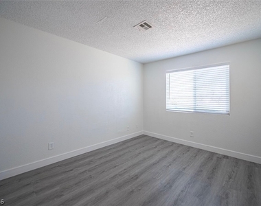 921 Snug Harbor Street - Photo Thumbnail 21