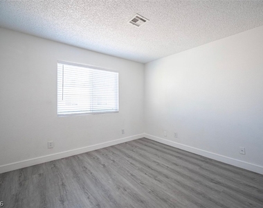 921 Snug Harbor Street - Photo Thumbnail 11