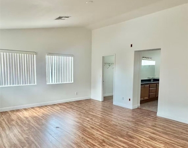 3434 Bella Valencia Court - Photo Thumbnail 5